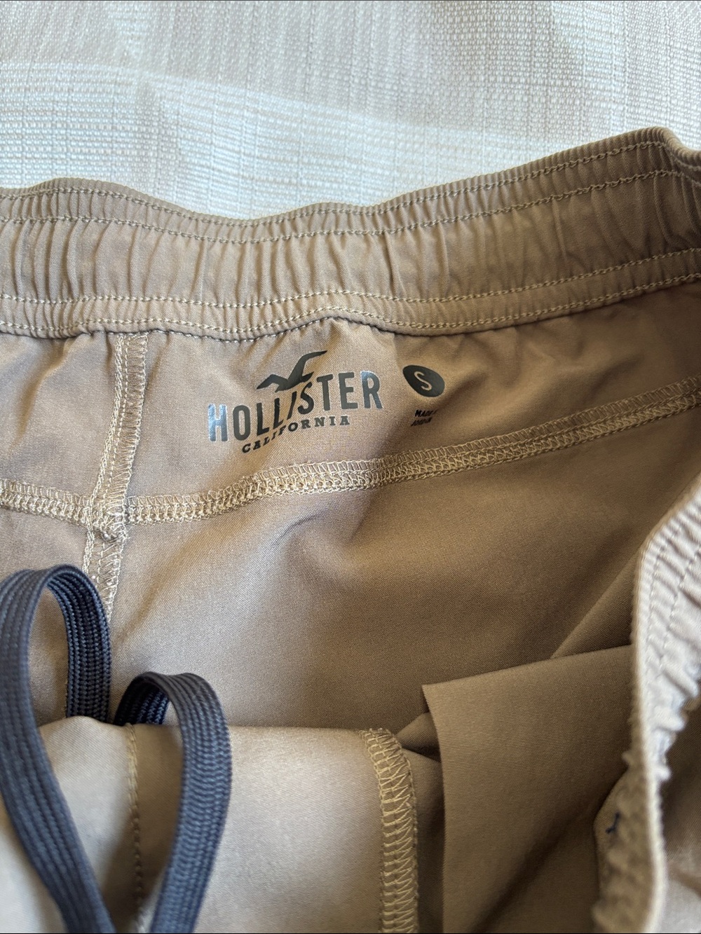 Hollister Men's Athletic Elastic-Waist Shorts in Taupe - Picture 2 of 3